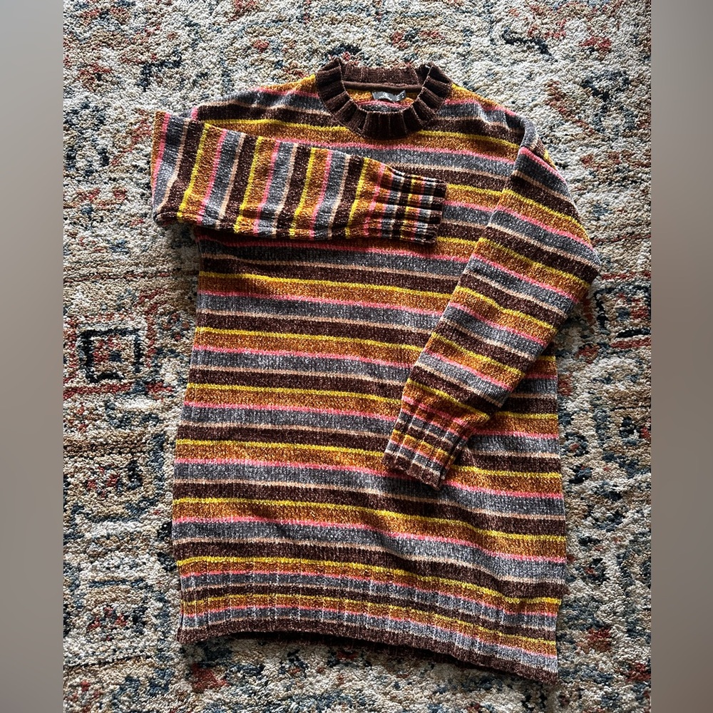 Volcom: Sweater dress SIZE: S (if you’re a M it should fit, tons of stretch)